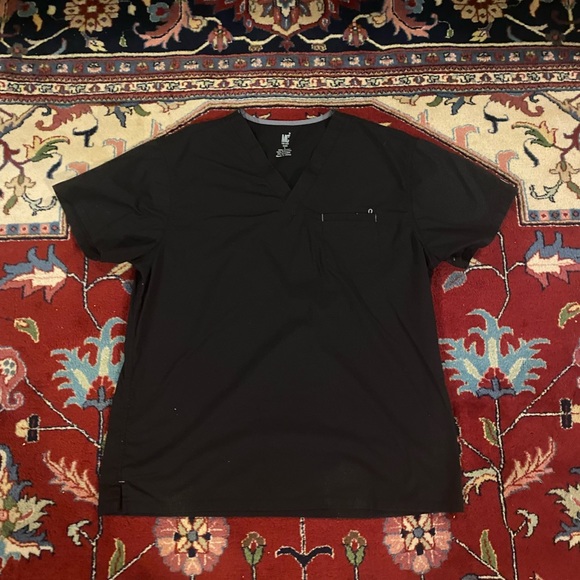 🚫SOLD🚫Med Couture Men’s Scrub Top Bundle - Picture 5 of 6